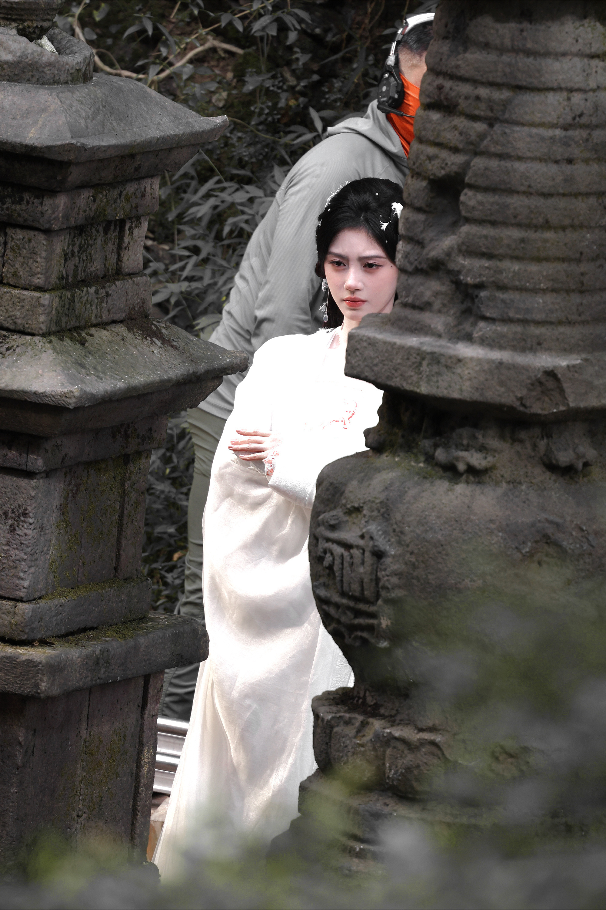 jjy鞠婧祎千香 jjy鞠婧祎姜黎非 “玫瑰之所以是玫瑰，是风与光的眷顾，更是视