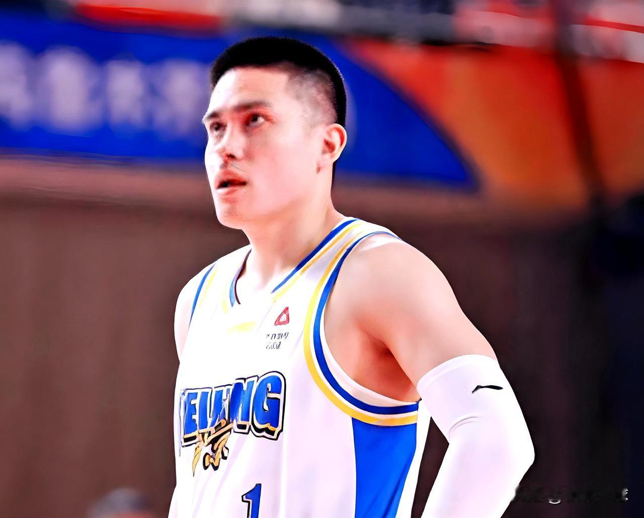 陈盈骏受伤打不了，北京队有大麻烦了！

据媒体报道，陈盈骏的鼻子在对阵新疆的比赛