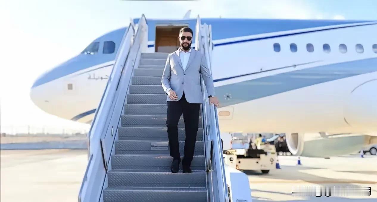 叙利亚总统艾哈迈德·沙拉即将访问华盛顿，这可是历史性的一幕！艾哈迈德·沙拉其实是