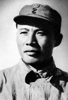 1937年，吕正操麾下一个营被日军包围，他正要率部营救，谁知上级却发来电报：“这