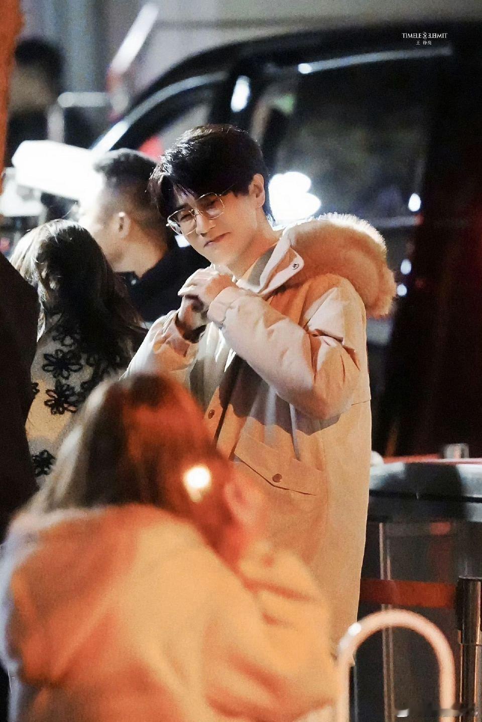 王铮亮五登央视春晚 “王五春”来了！王铮亮第五次登上春晚舞台，这次玩起了微音乐剧