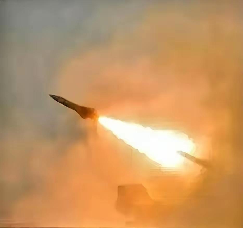 伊朗有办法，它掐住的霍尔木兹！
让全世界的油价上涨，全世界油价一路飙升。
202