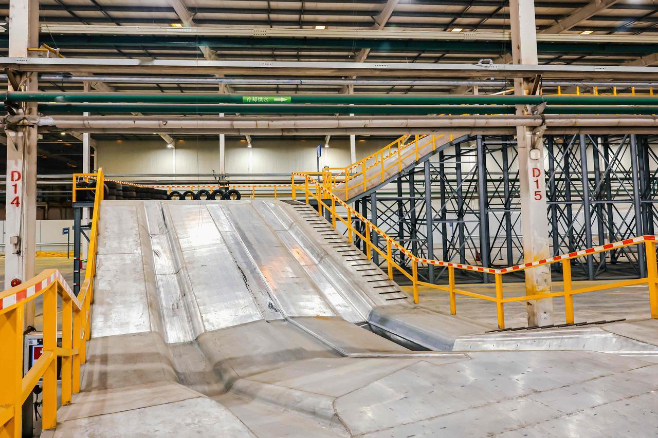 把全球顶级越野圣地搬进工厂，比亚迪这波不是疯狂，是技术清醒到极致！比亚迪的综合越