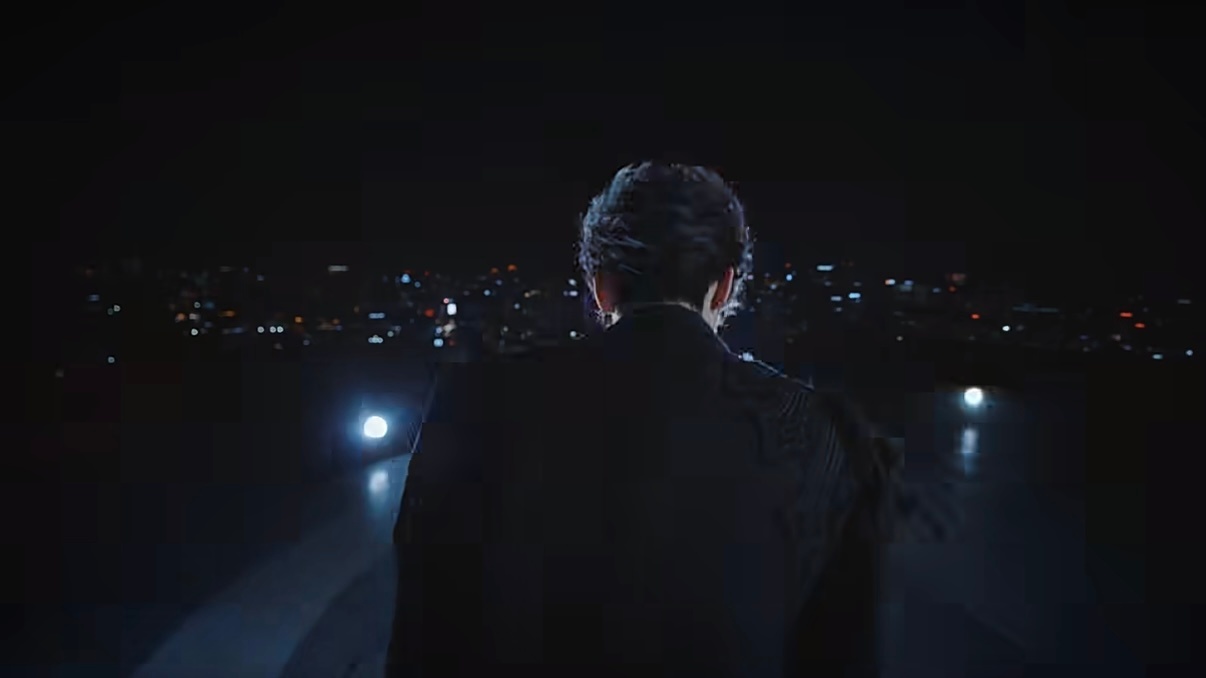 张峻豪把车灯当闪光灯用还没看张峻豪新歌MV的人有福了，就这样把视觉效果拉满，又是