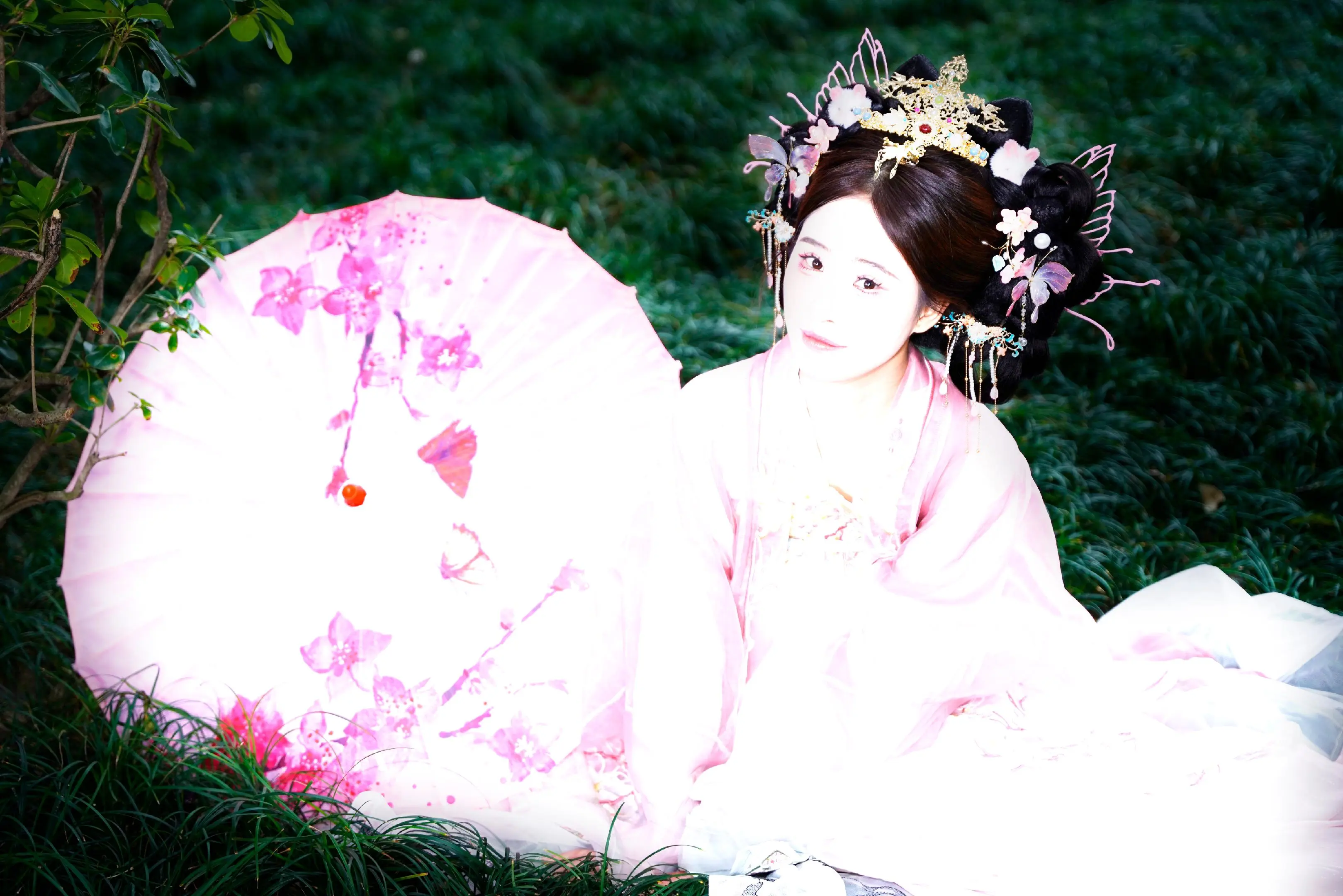 小姐姐拍完冷白皮后很满意，说从来没拍过那么好看的照片，拍得她白白净净的，满意