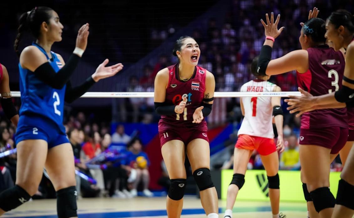 三连败后一夜翻身！中国女排16-5拦网碾压乌克兰，日本也赢了，但亚洲第一的位子彻