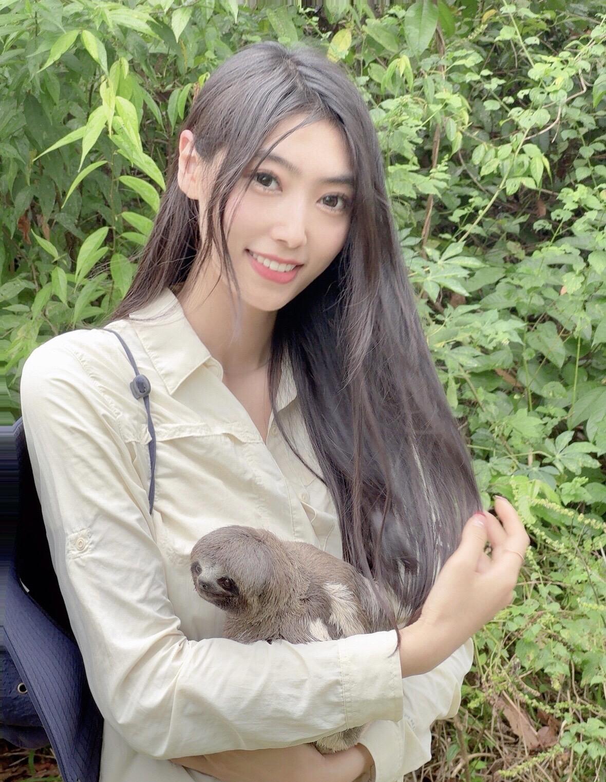 上热门 穿搭 御姐 美女 享受大自然