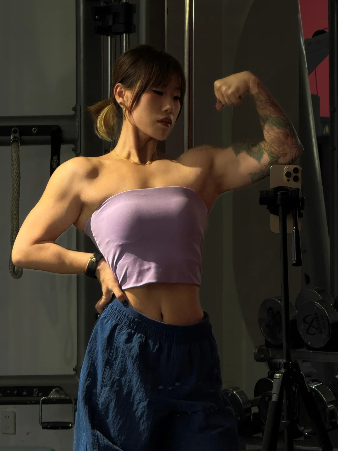 在健身房躲台风