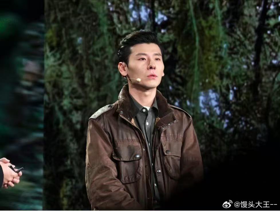 蒋奇明公路片男主蒋奇明电影感路透现实里的氛围感比剧里还绝，随性洒脱的模样太有魅力