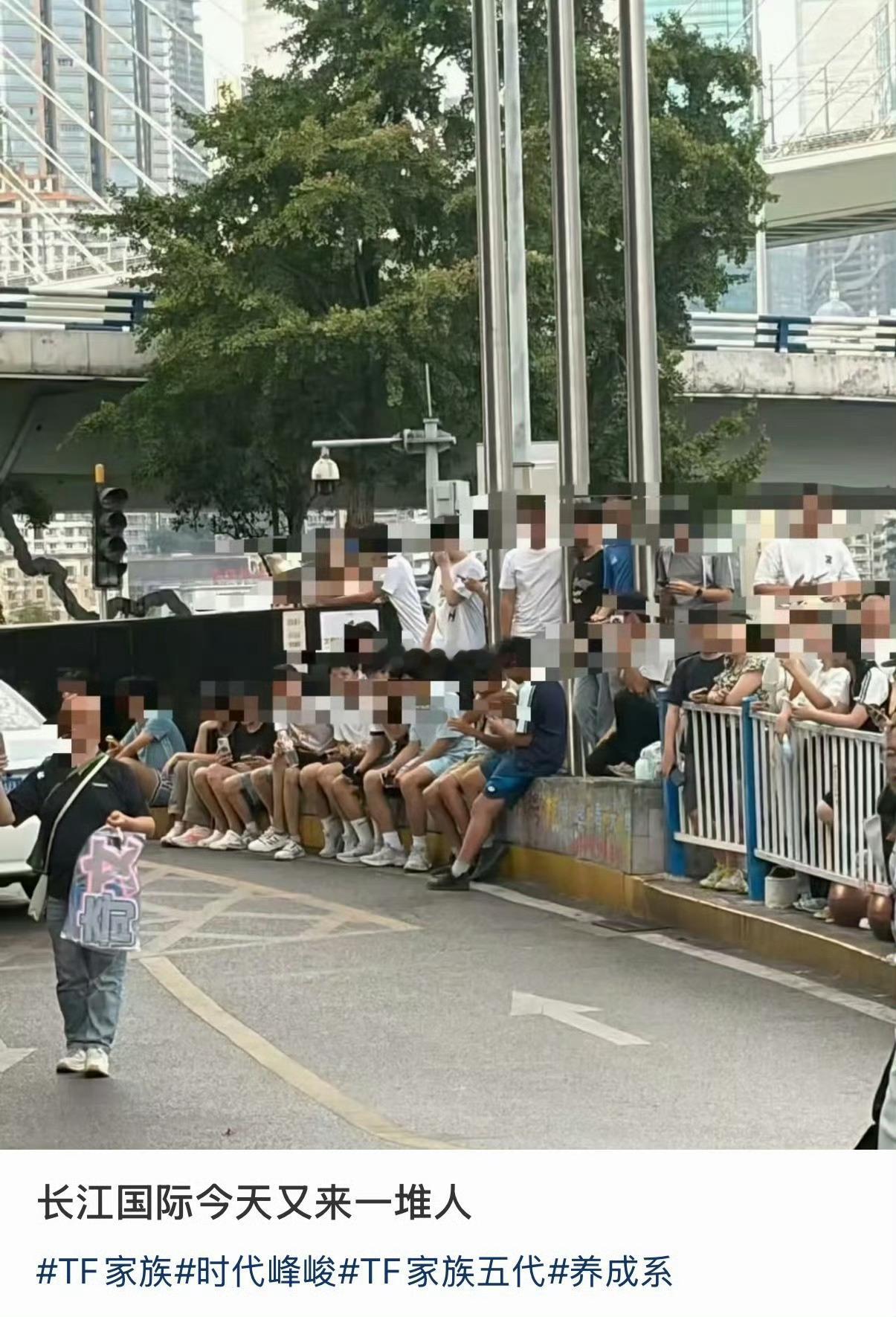 这群人好离谱，真的没人管吗？ 