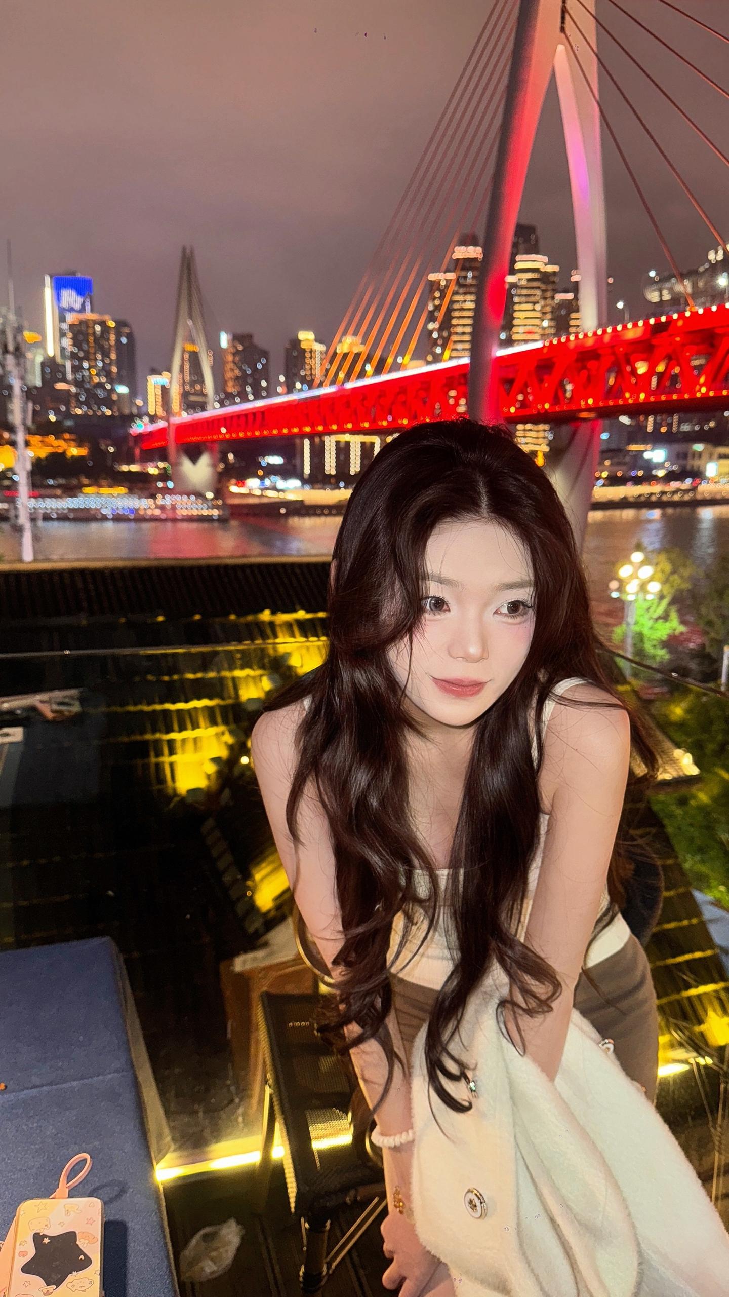 那天 盯着你看了很久 我在想 我们还有几面