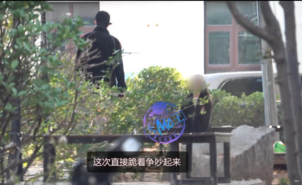 张铭恩女友 下跪他俩爱的这么轰轰烈烈吗……震惊 ​​​