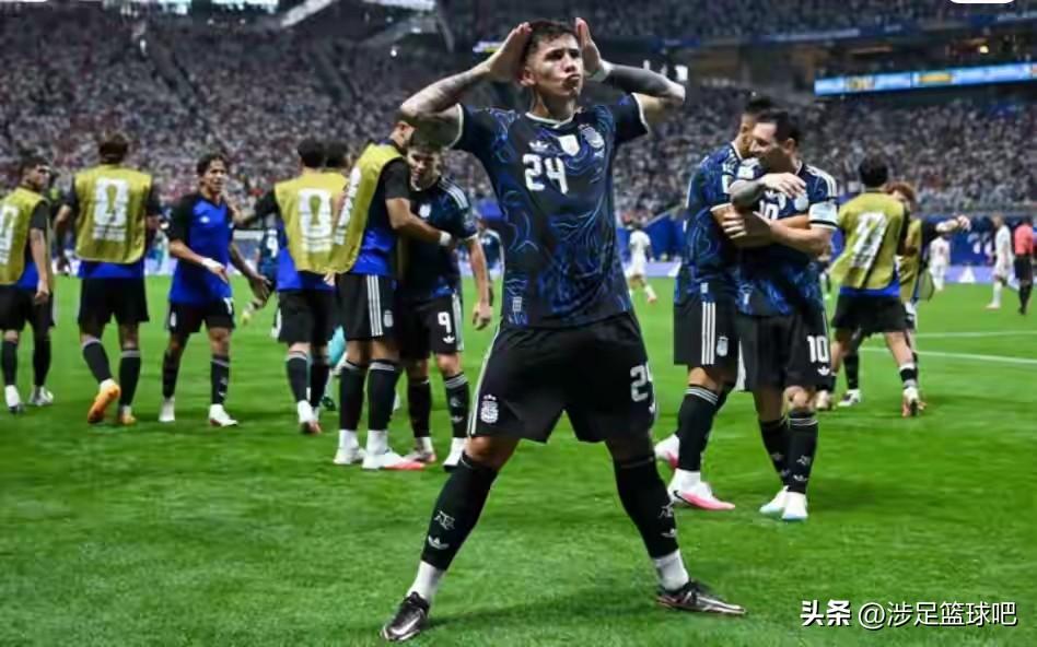 阿根廷2:1逆转战胜英格兰，不得不说这就是卫冕冠军的底蕴和实力。
英格兰队的保守