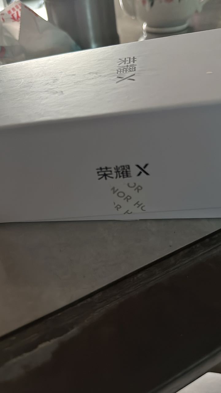 X80的最新外观真的很有高端范，这点我刚刚确认了。可以预定成为荣耀下一个爆款了 