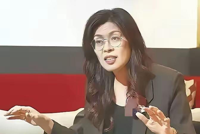 郑丽文回答美国记者，关于统一问题，郑丽文坦言，两岸同为中华民族的感情，虽然各自的