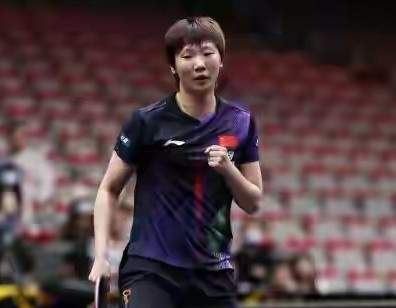 王曼昱4‑0申裕斌！四强出3席，国乒占2席！半决赛首场曼昱vs美和