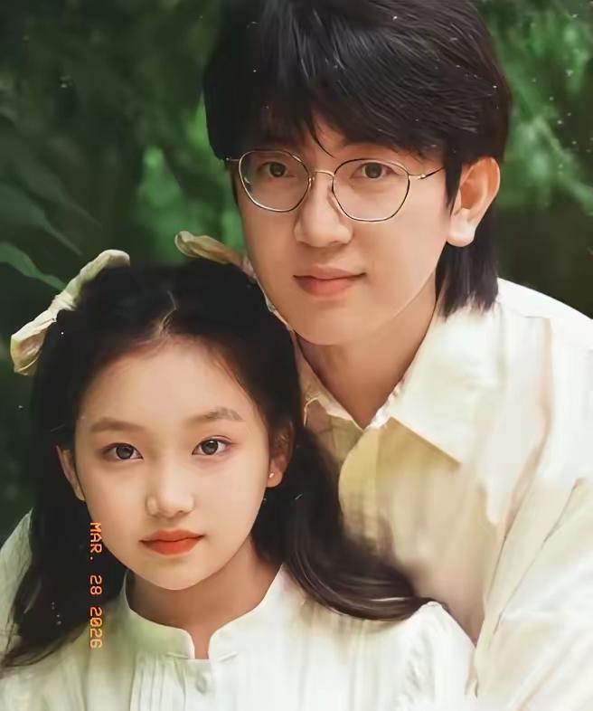 上海一男子领养了一个12岁的盲童女孩，花25万给他治眼睛，谁料女孩眼睛治好后，跪