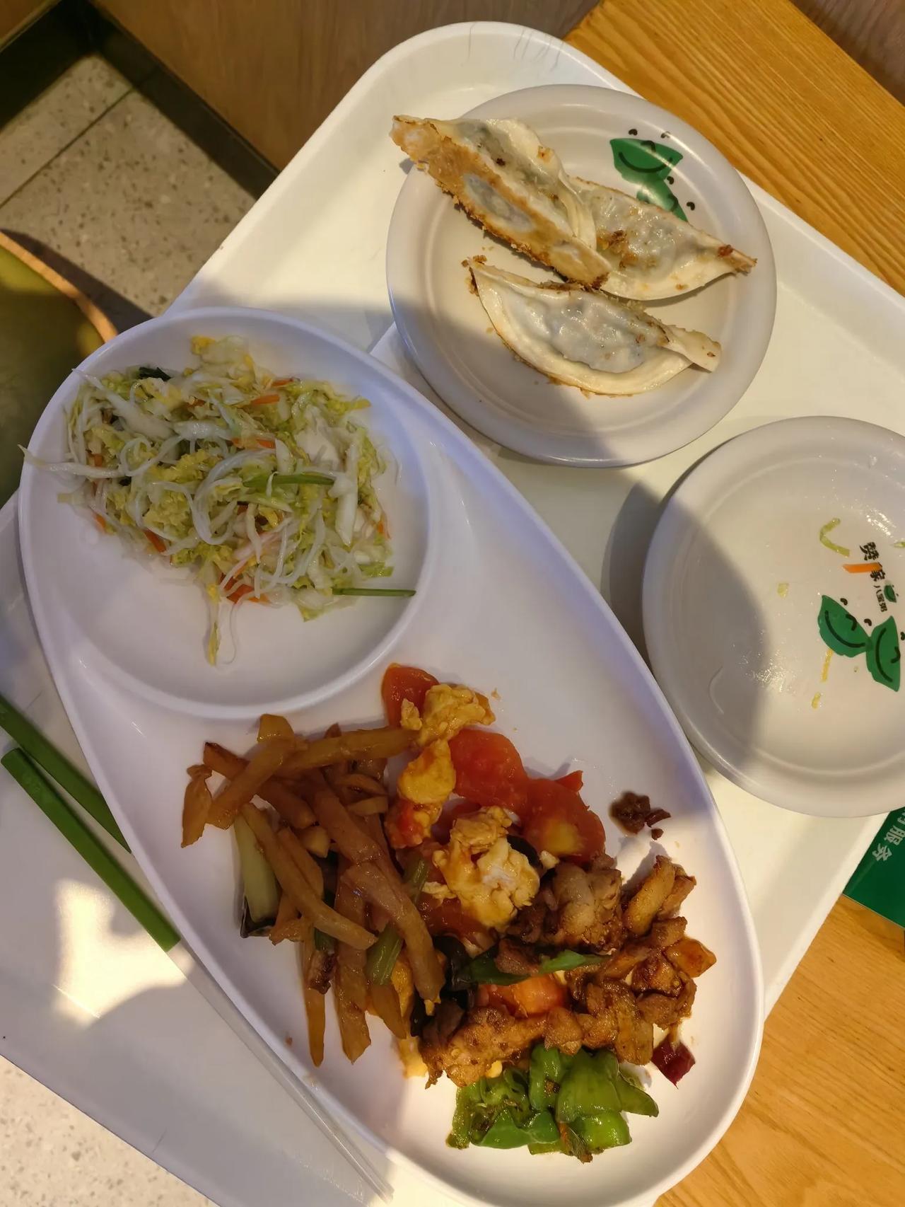 最近又去赞稼吃了一顿饭，这些26元，现在可能莱山超意兴还没有正式营业，所以莱山这