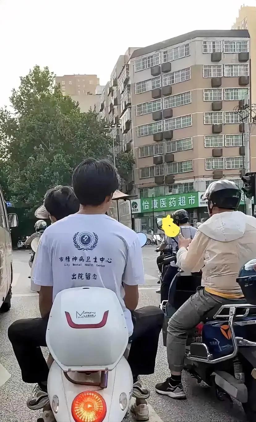 这个一穿，是不是堪比防弹衣。