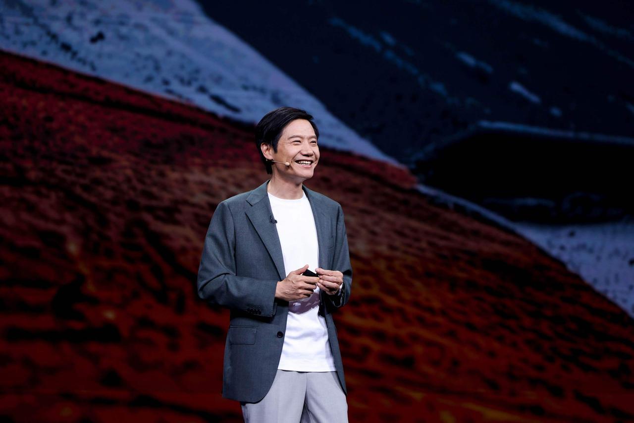 2025胡润百富榜发布，雷军赚翻了，财富达到了3260亿。看来米粉确实给力啊。相