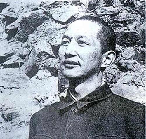 1946年洪学智到东北后部队饥寒交迫，国民党军需官找上门：我有粮食、药品、棉布、