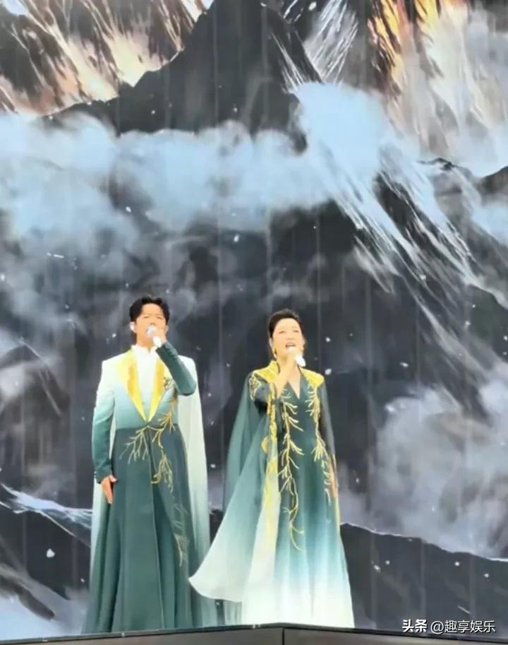 凤凰传奇成都演唱会六场连开，超百万人预约抢票；人气组合十个勤天连开三场。音乐节也
