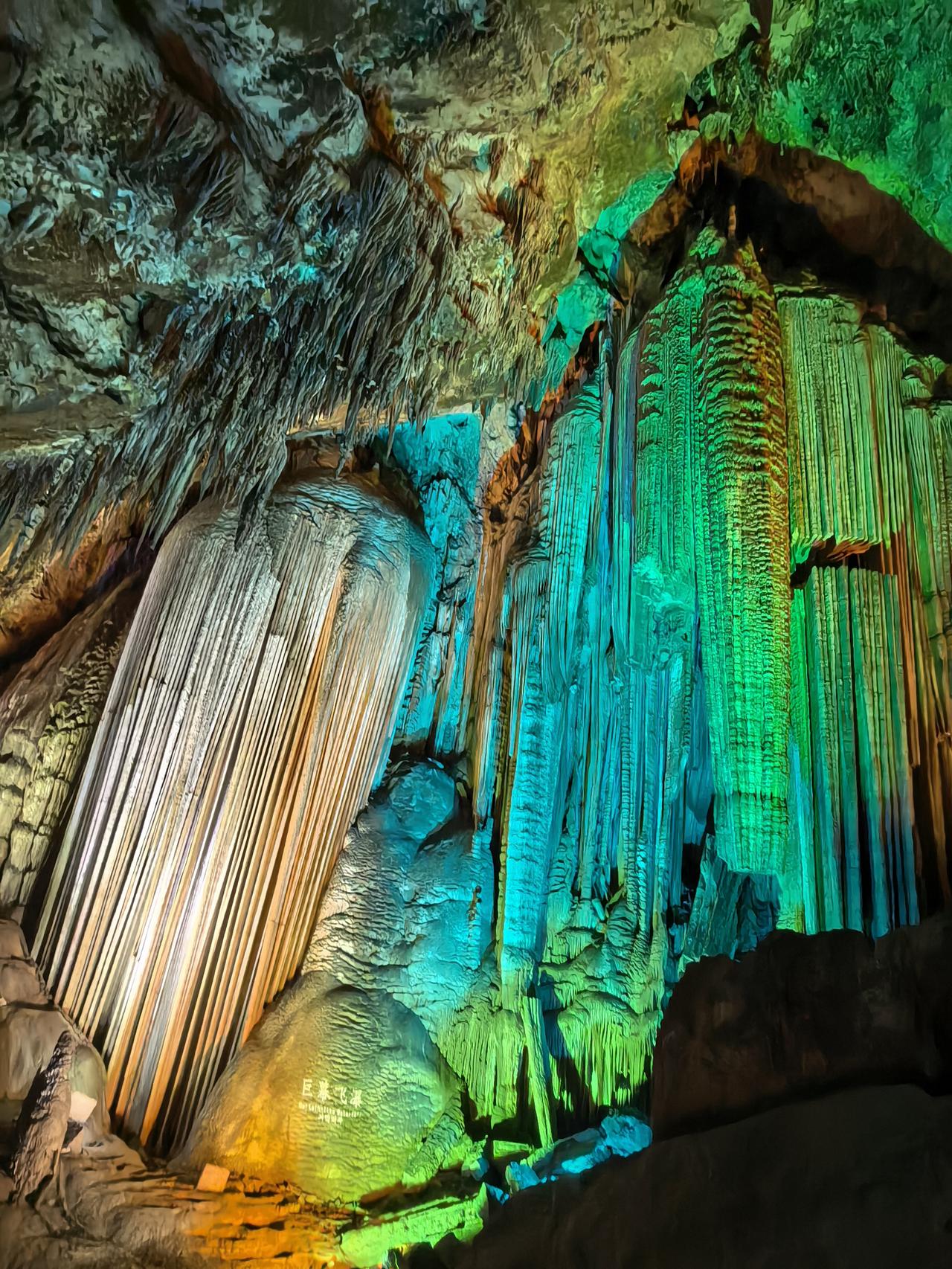 这个题目挺有意思。迷信内容明明违反平台规则，却总能在各大平台反复出现，这背后其实