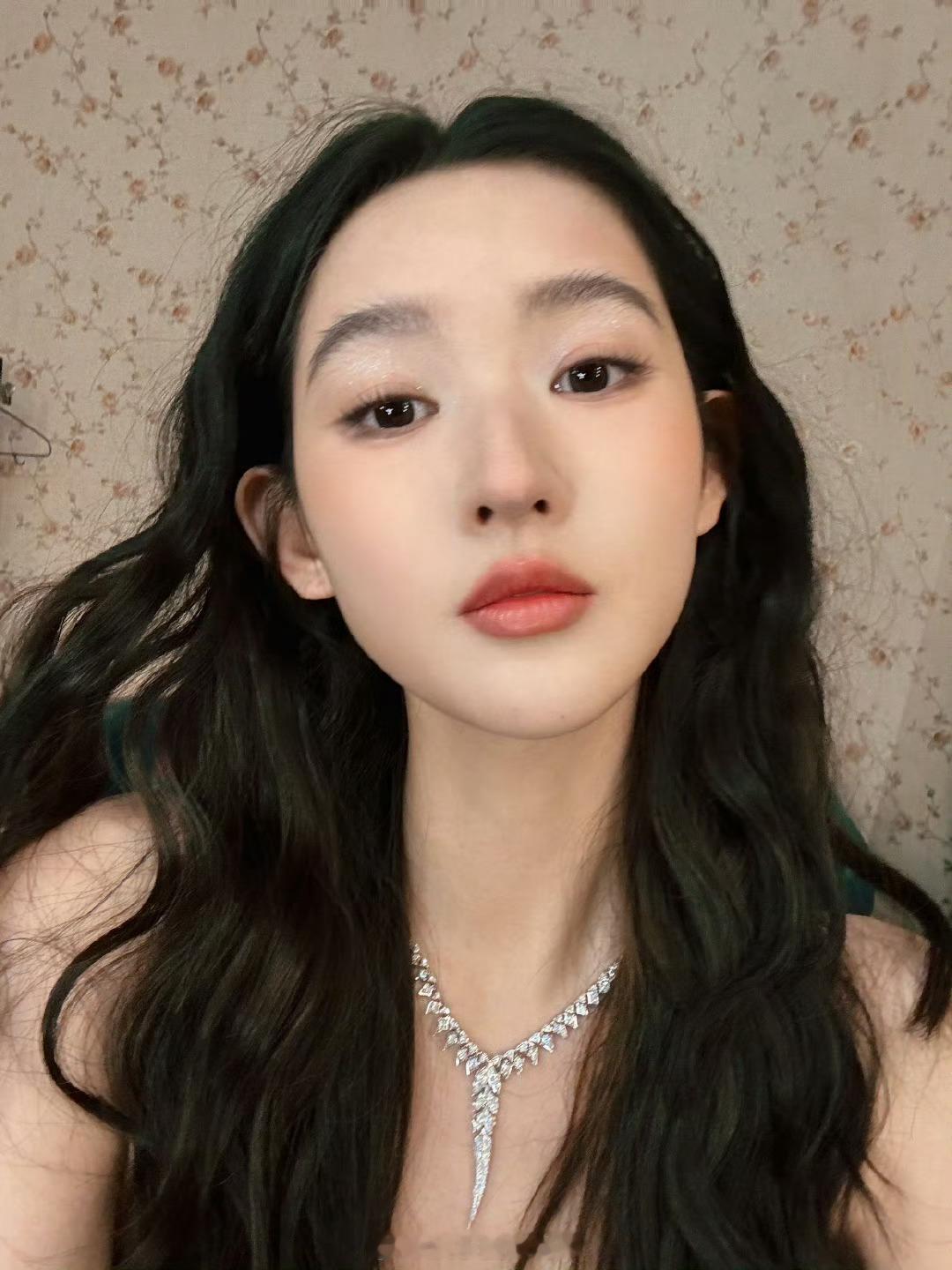 王玉雯红毯生图 王玉雯红毯生图好美啊，怎么看都好看[抱一抱] 