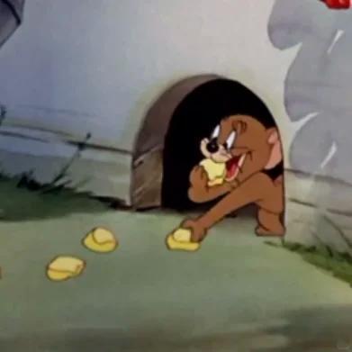 怕下雨只拿出了几个西瓜的老板 老板和顾客belike： 