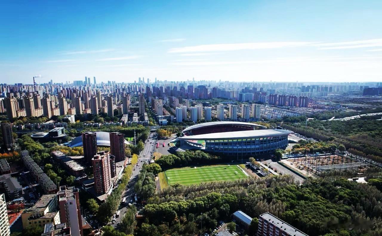 初冬的沈阳铁西体育场，美景尽收，我们明年中超再见[赞][赞][赞]。