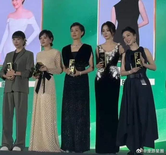 杨紫怎么给人一种很谄媚的感觉 一直往杨幂身上靠是什么意思
