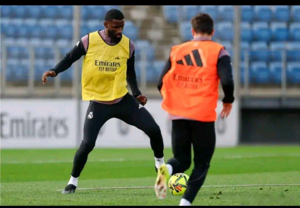 马德里竞技1月31日讯 据《马卡报》消息，吕迪格伤愈复出，已参加球队训练，他将力