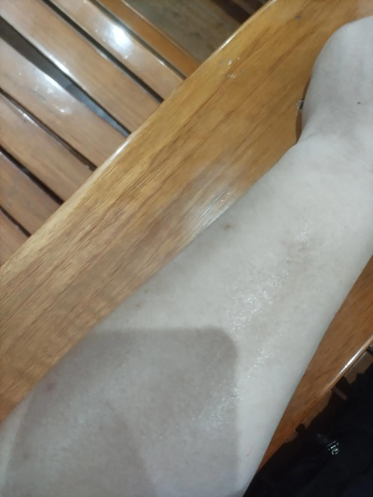 晒伤了，用泉水洗一下，这几天上山没事洗脚，脚气治好了，神奇不[泪奔][呲牙]