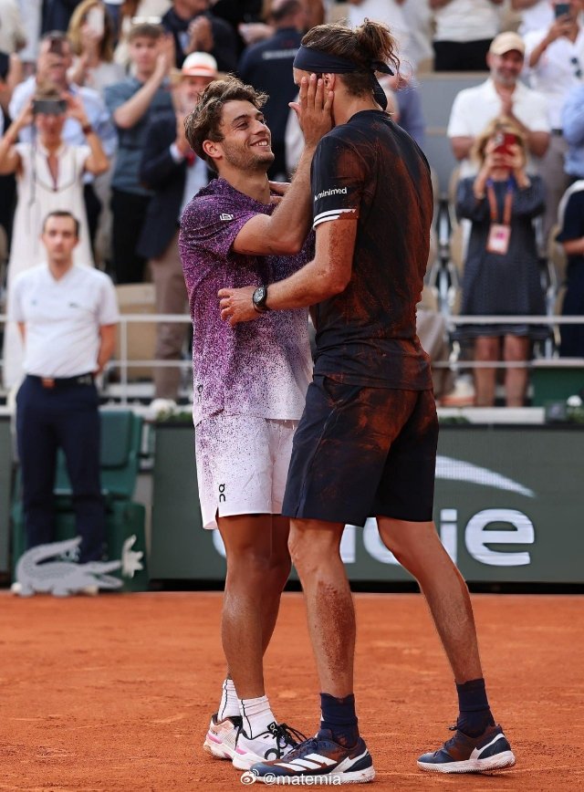兹维列夫首夺大满贯冠军球场上的友谊和爱👩❤️💋👨 ❤️🎾亚军弗拉维奥·科