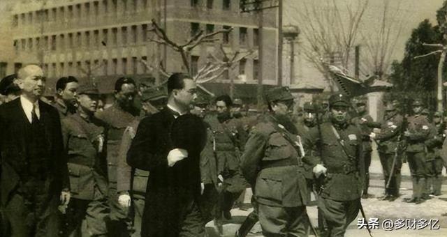 1947年8月，国民党驻盐城的师长李铁民下令将城内一百多地下党杀害，少将韩君明劝
