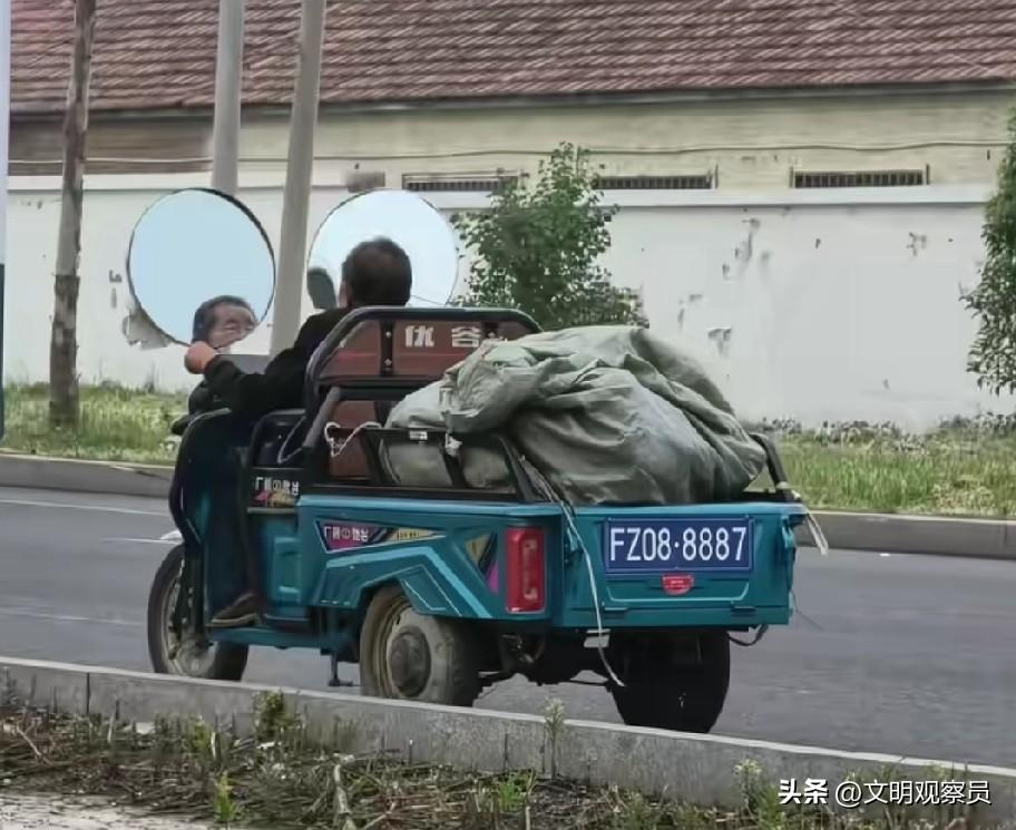 你猜这俩大耳朵，大爷是从哪弄来的[捂脸]