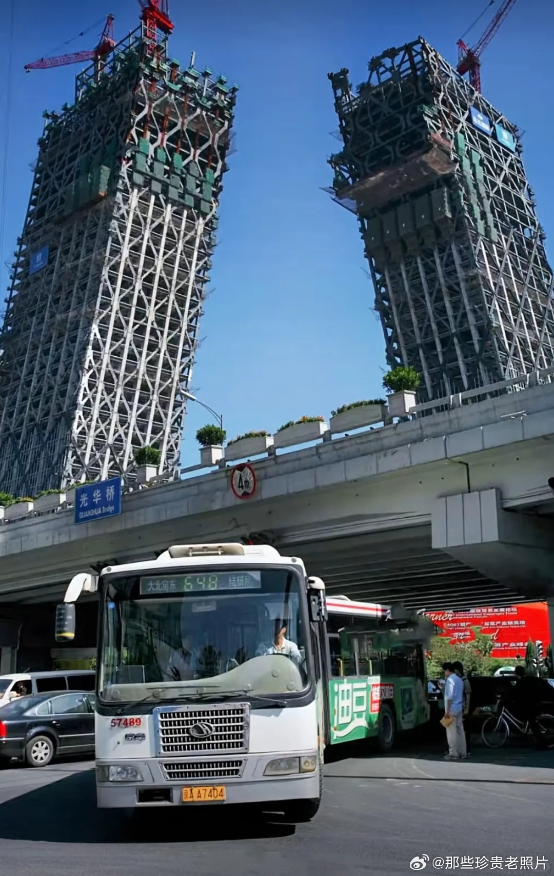 2007年，北京，建设中的“大裤衩” 