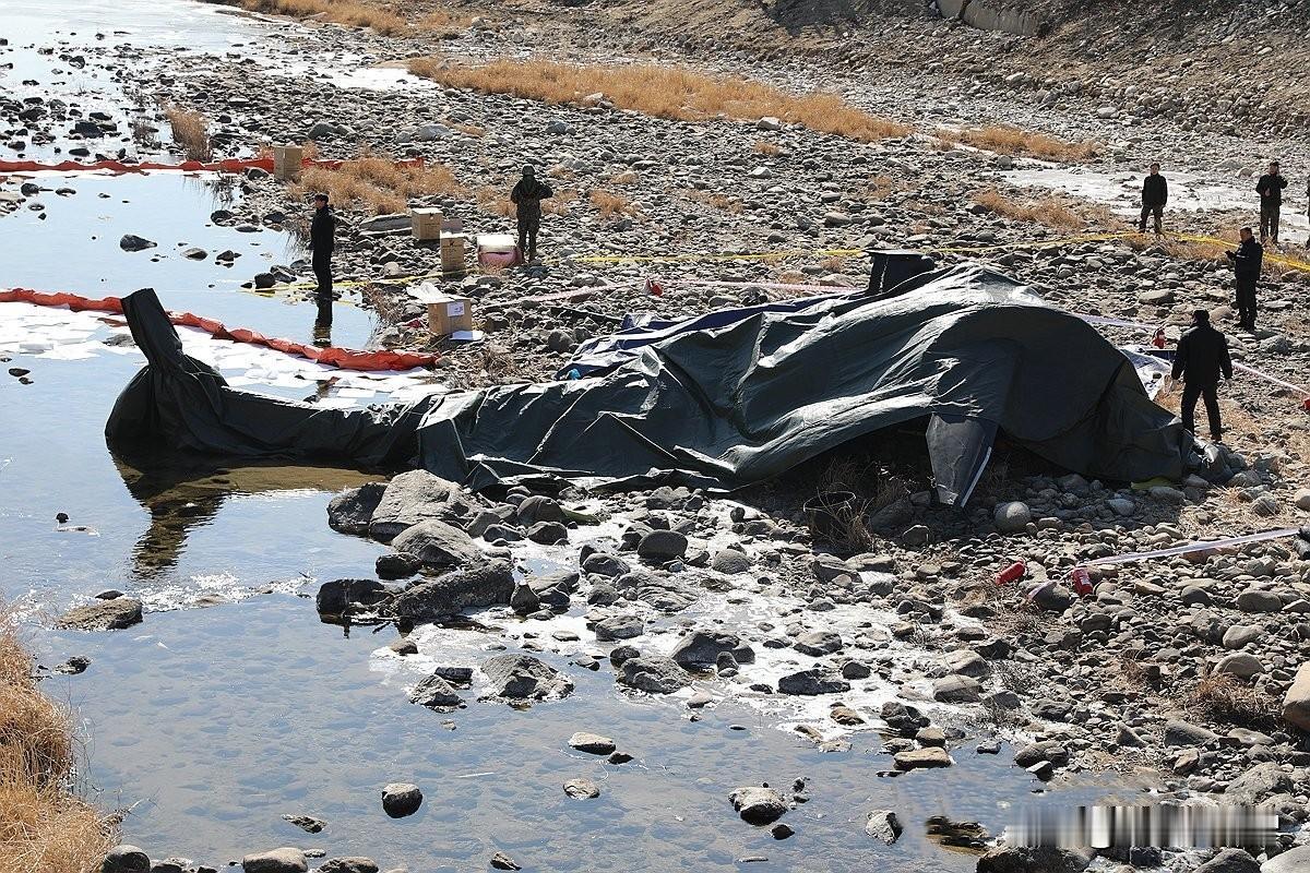 【在韩国，一架军用直升机坠毁】
首尔时间2026年2月9日，韩国《韩联社》在一份