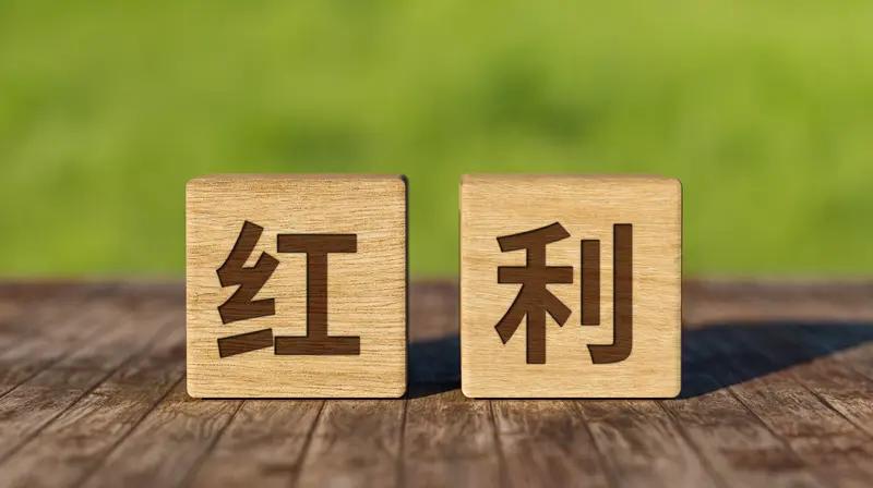 自媒体每天收入过千的人多吗以前特别的多，因为那个时候有红利有扶持，其实很多人每天