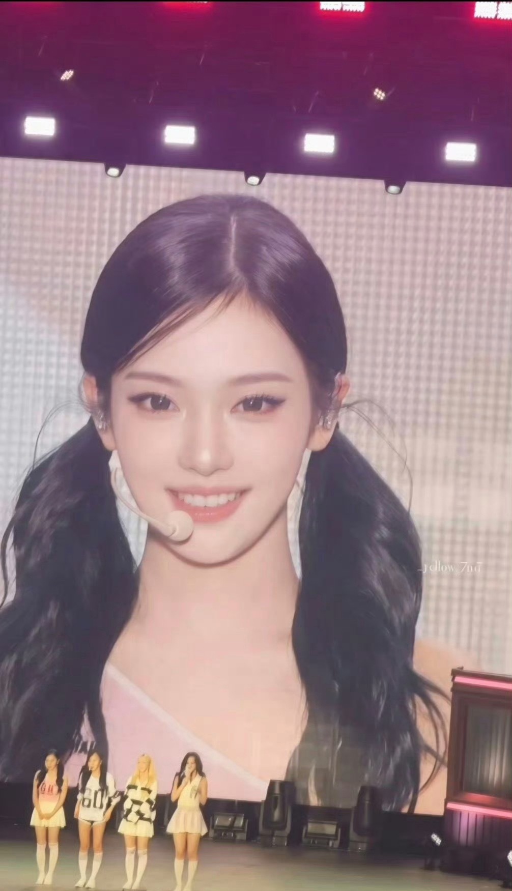 推4万赞的宁艺卓演唱会大屏 