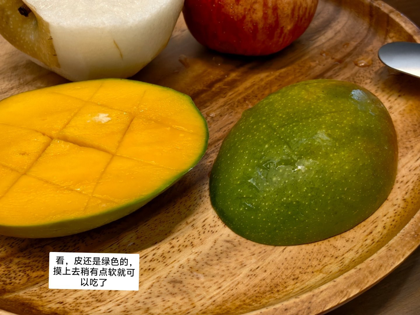 吃米饭的欲望克制住了，否则今天白锻炼了。想起大美前两天喝的芒果杨枝甘露，我就想打