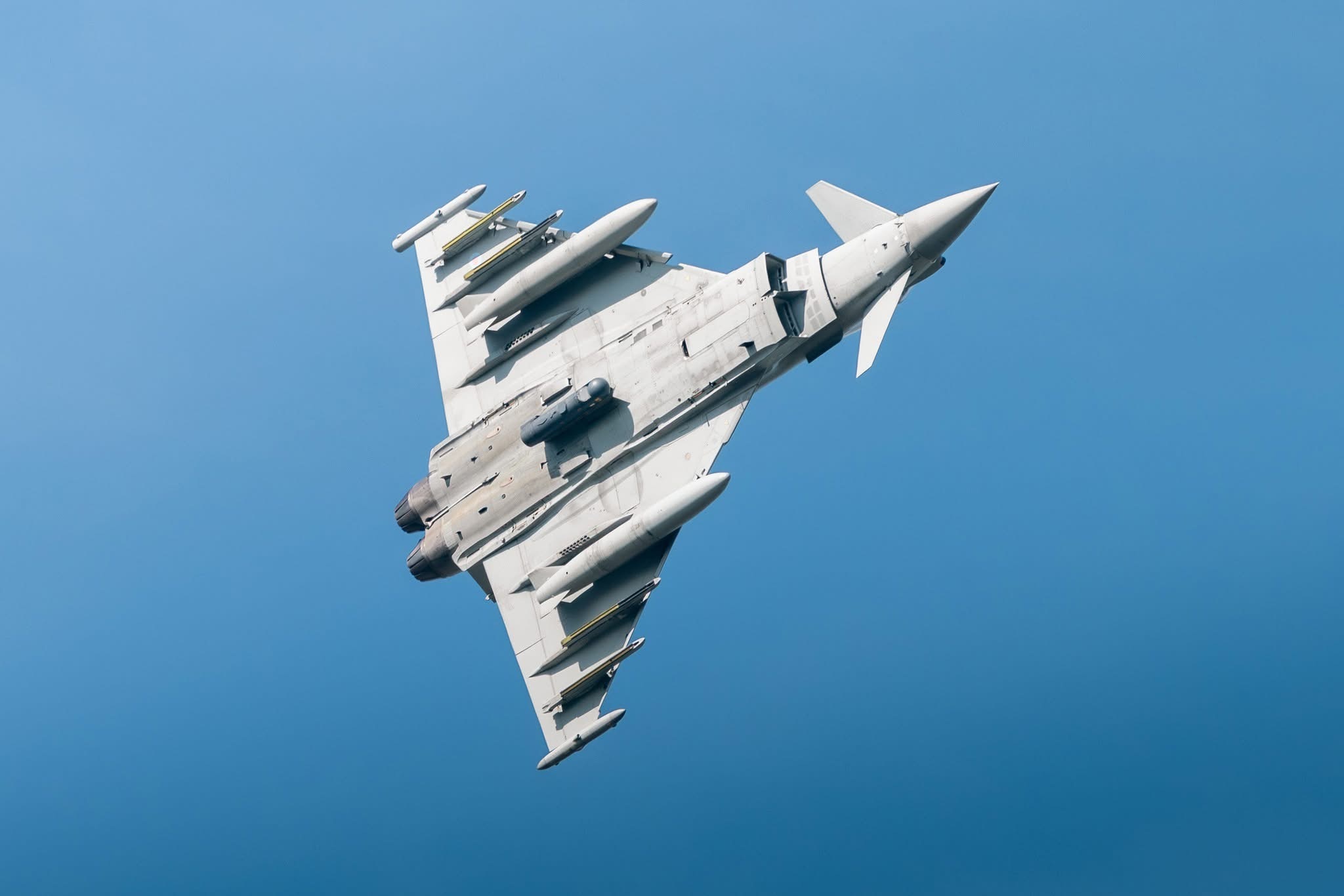 今日台风 抵达罗马尼亚开展“黑海空中警巡”的英国皇家空军（RAF）第3中队台风 