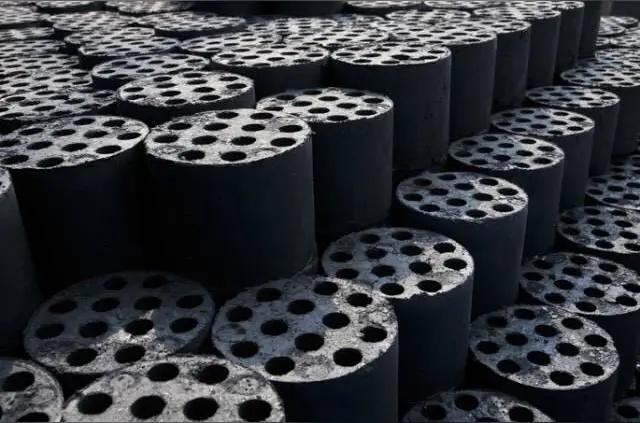 牢A说的，带球回国的，基本上带的都是“煤球”，“巧克力球”，还是“雪球”？