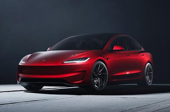 据悉，特斯拉Model 3高性能版国内交付。外观方面，高性能版车型相较普通版本有