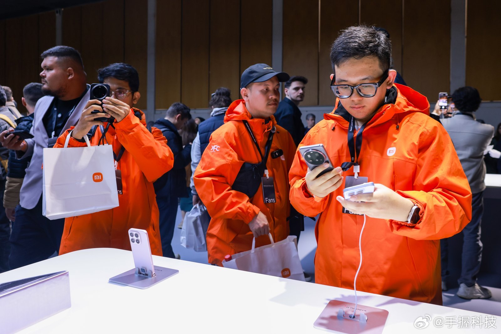 小米徕卡联名新机海外售价16000元完全没想到，小米徕卡联名新机海外直接卖到16