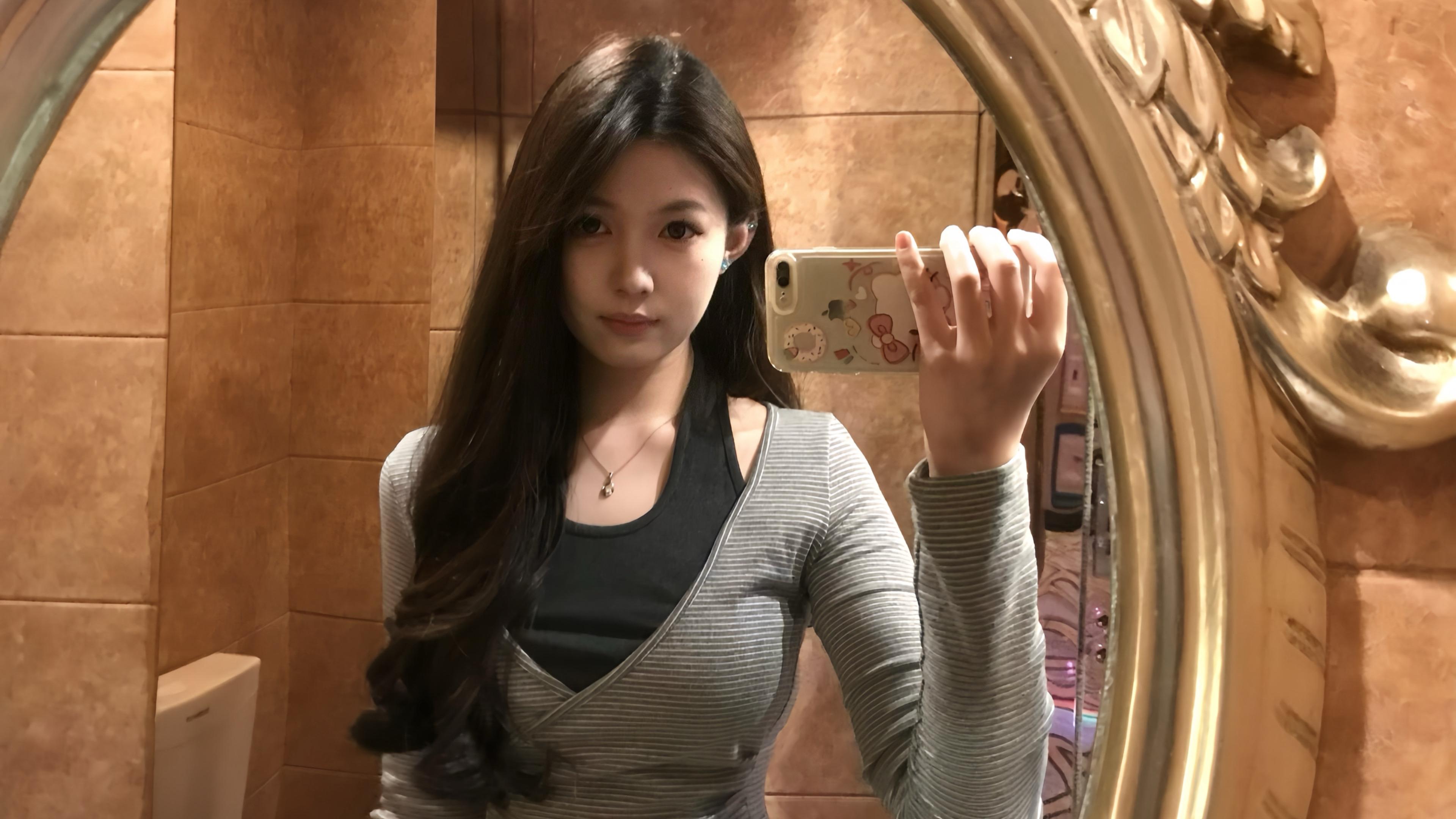 镜中的自己偶尔红妆