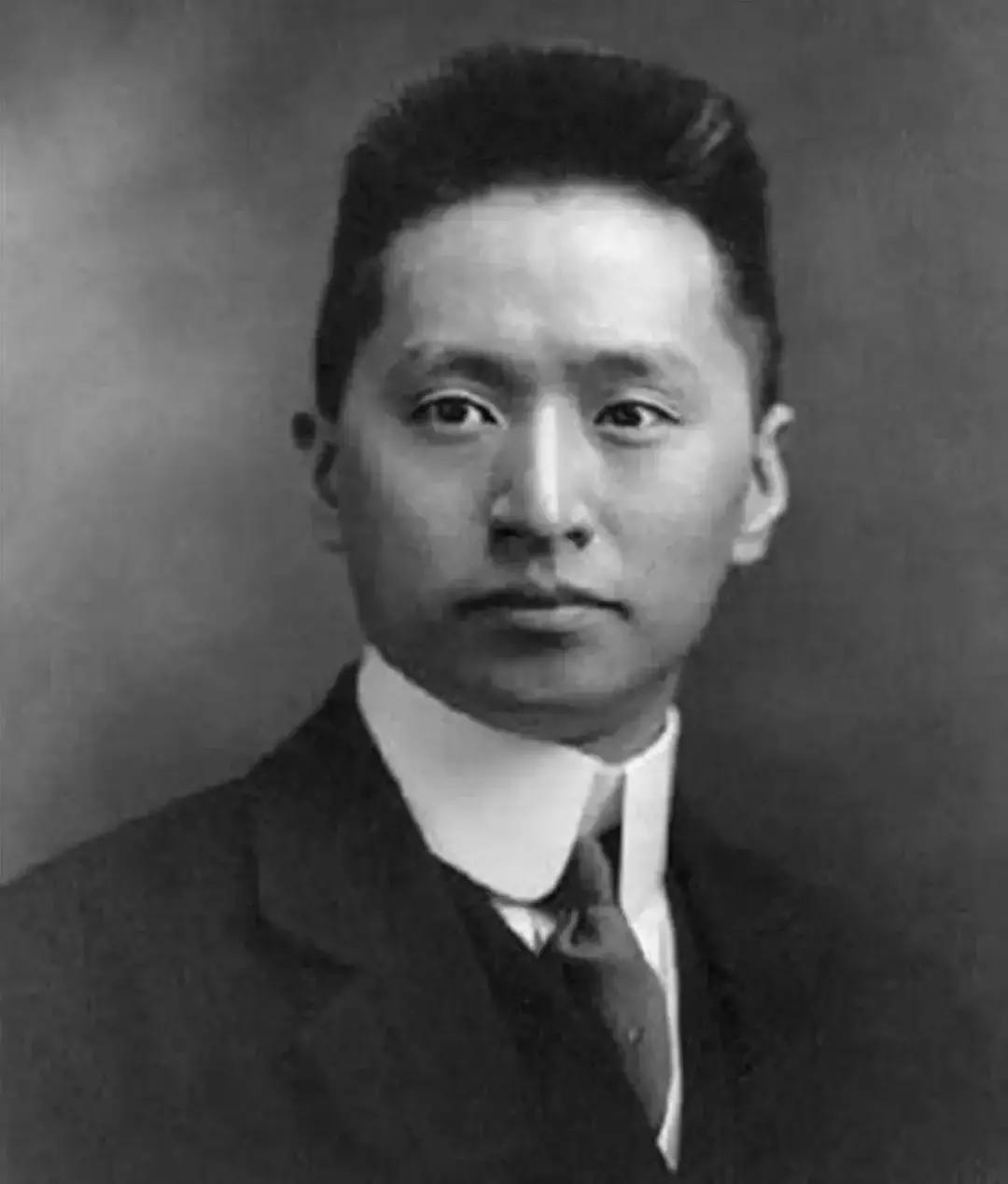 1908年，外交天才顾维钧被骗回国与张润娥完婚，而他却在母亲房中躲了两晚，没想到