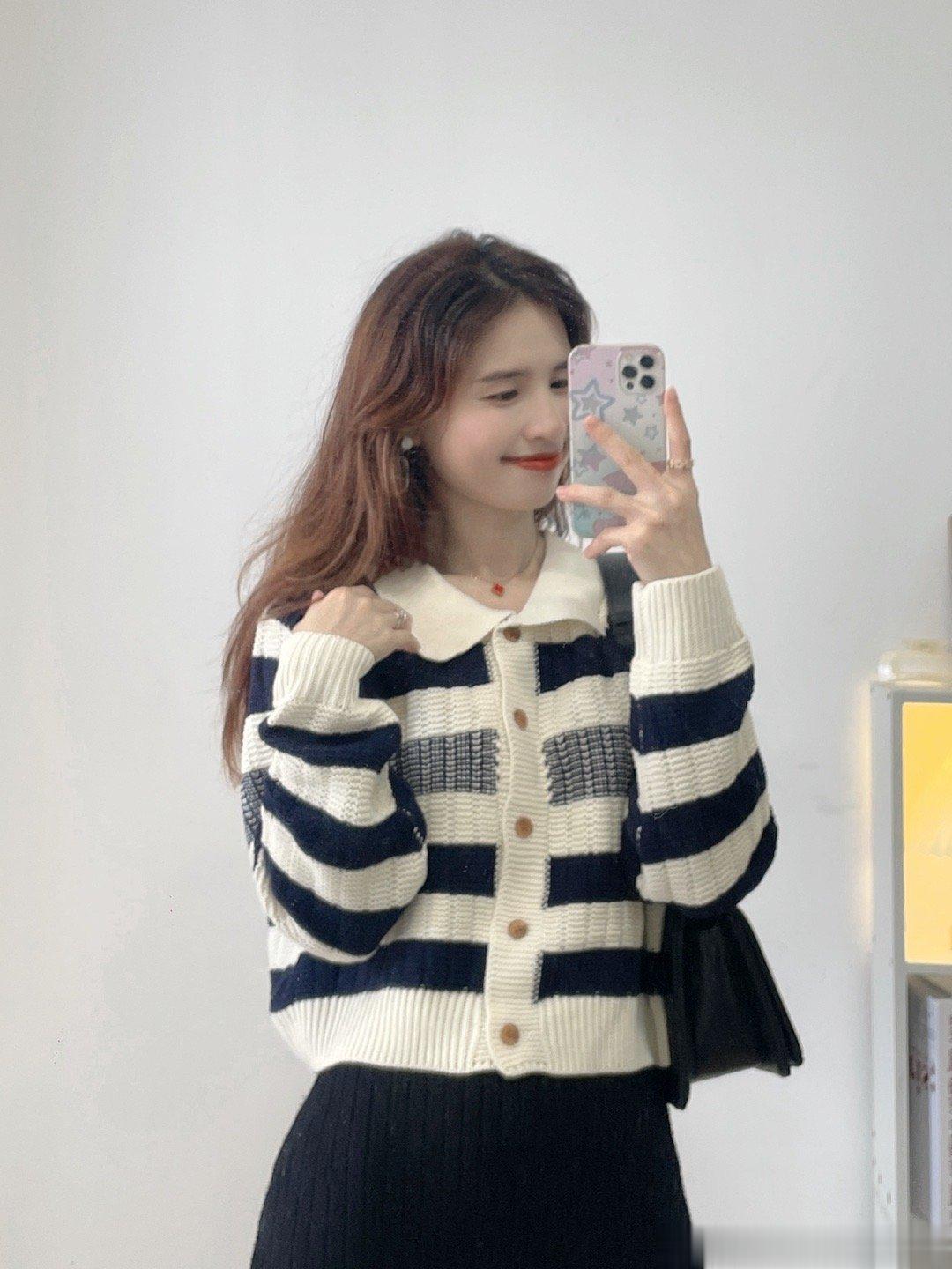 10/16   早10：00上新新品优惠➕🈵减条纹针织衫，真的是个经典款元素单