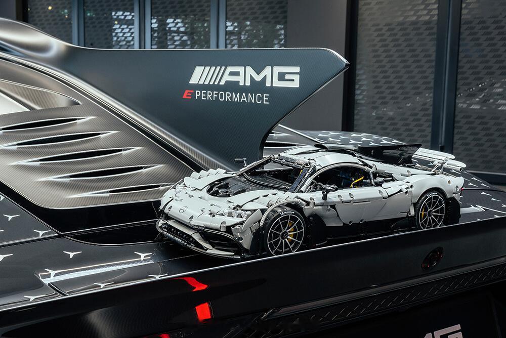 众所周知，Mercedes-AMG One超跑并非人人都买得到，毕竟只生产275
