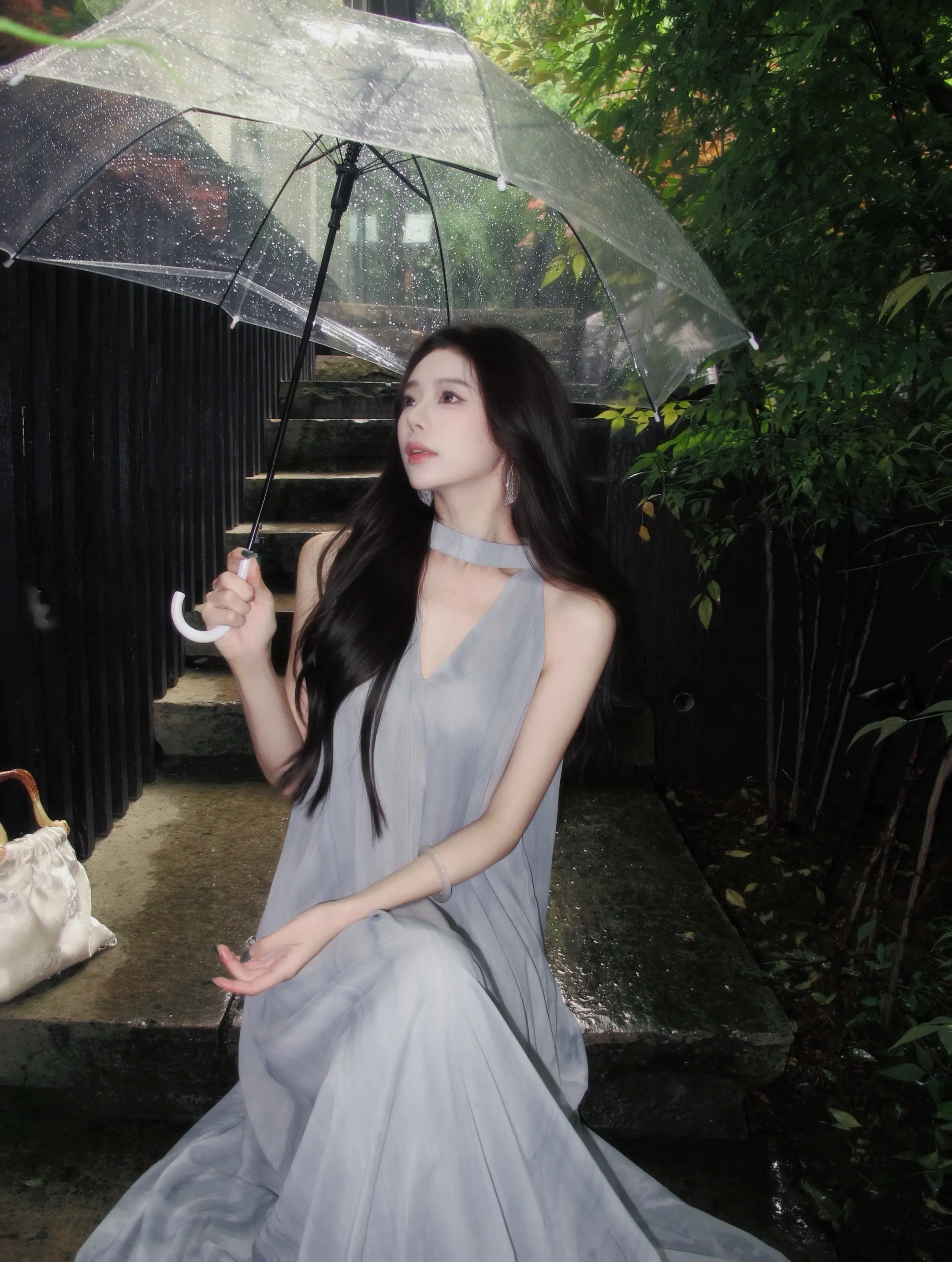 我本想下完这场雨就去找你 哪知道这场雨绵绵不绝